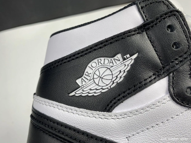 Cheap LUCY White (2014) Retro Black 555088-010 Air Jordan 1 0731